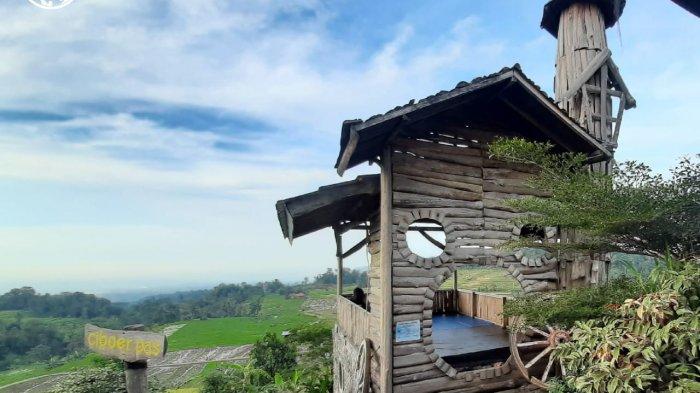 Objek wisata Ciboer Pass di Desa Bantaragung, Kecamatan Sindangwangi, Kabupaten Majalengka.