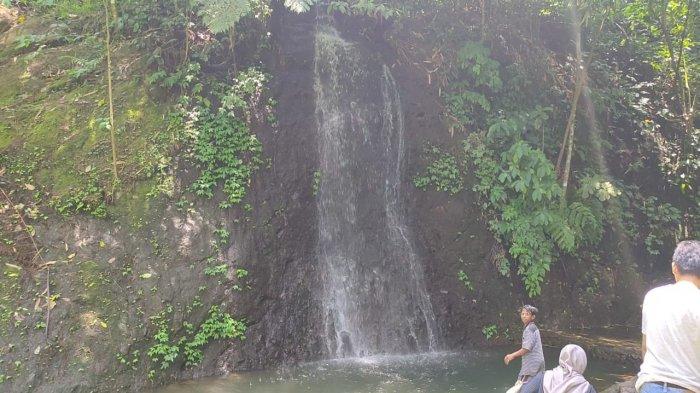Curug Cipeuteuy di Desa Bantaragung, Kecamatan Sindangwangi, Kabupaten Majalengka