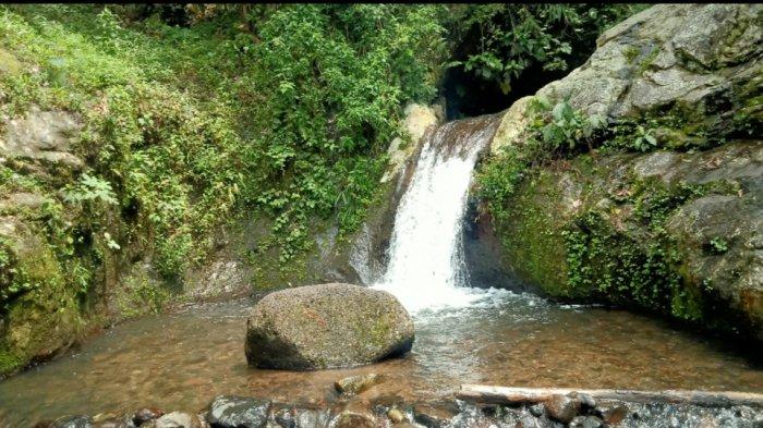 Objek wisata alam Curug Mandala di Kampung Panaruban, Desa Cicadas, Kecamatan Sagalaherang, Kabupaten Subang