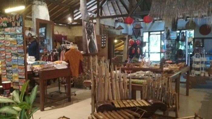 Galeri Sapu Lidi di Jalan Sersan Bajuri, Cihideung, Parongpong, KBB