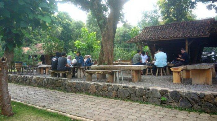 Kopi Armor di Jalan Bukit Pakar Utara No 10, Kota Bandung.