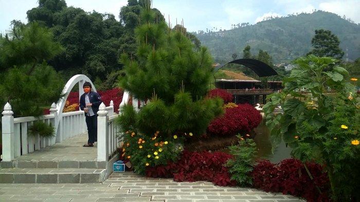 Objek wisata Lembah Dewata di Jalan Raya Tangkuban Parahu, Lembang, Kabupaten Bandung Barat