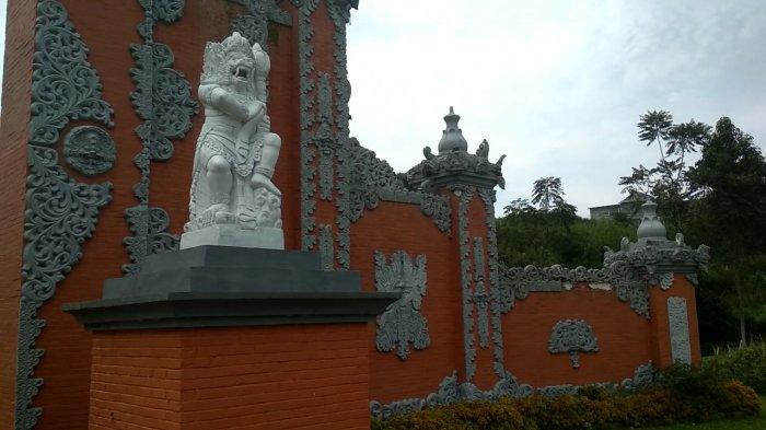 Objek wisata Lembah Dewata di Jalan Raya Tangkuban Parahu, Lembang, Kabupaten Bandung Barat