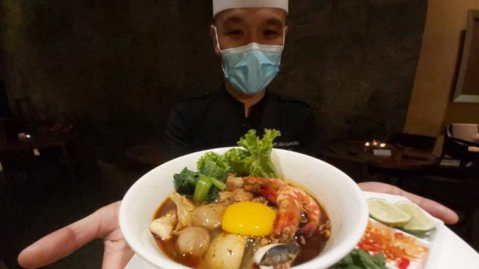 menu mama tomyam noodle ala Hotel Hilton Bandung