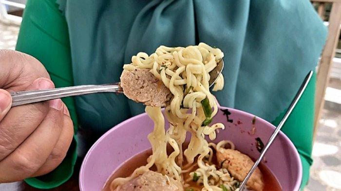 Mie kelelep di Teras Luhur Cafe, Cicalengka, Kabupaten Bandung