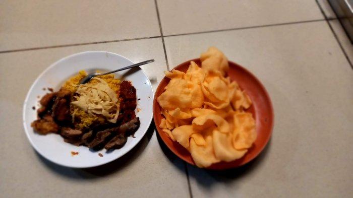Sajian nasi kuning ati ampela di Kedai Nasi Kuning Pungkur, Jalan Pungkur No 216, Kota Bandung