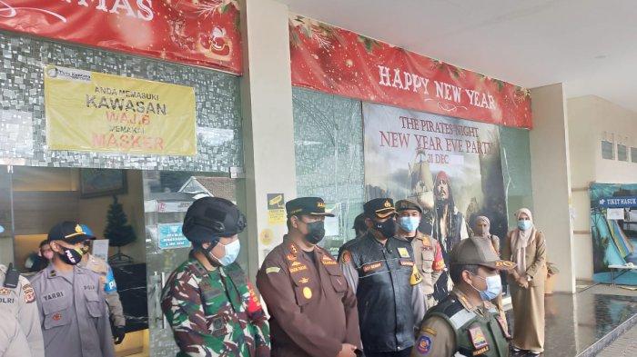 Satgas penanganan Covid-19 Kabupaten Garut tutup tempat wisata yang langgar aturan protokol kesehatan.