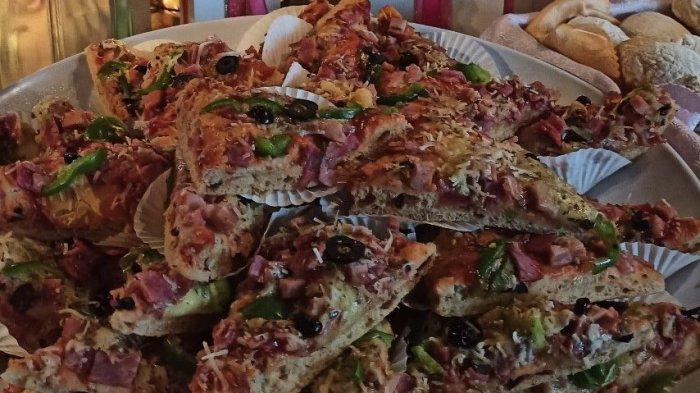 Aneka pizza GH Universal Hotel, Bandung