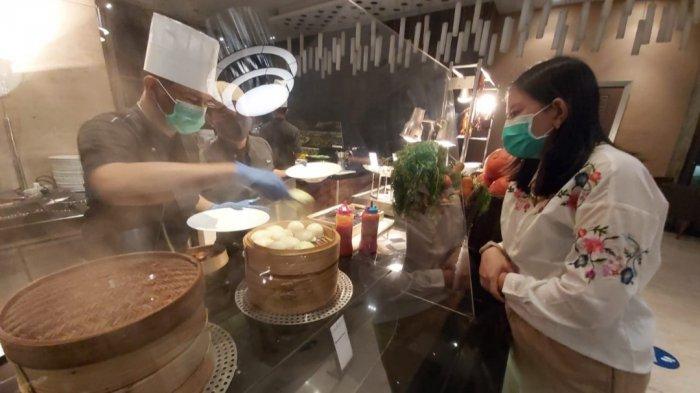Pengunjung di Purnawarman Resto bisa makan sepuasnya di Weekend Dinner Buffet Hotel Hilton Bandung.