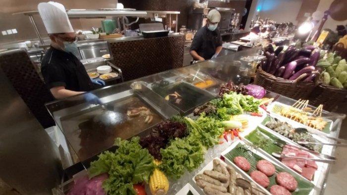 Sajian Australian Black Angus 150day, daging ham, serta sosis home made yang lebih organic di Weekend Dinner Buffet, Purnawarman Resto, Hotel Hilton Bandung.