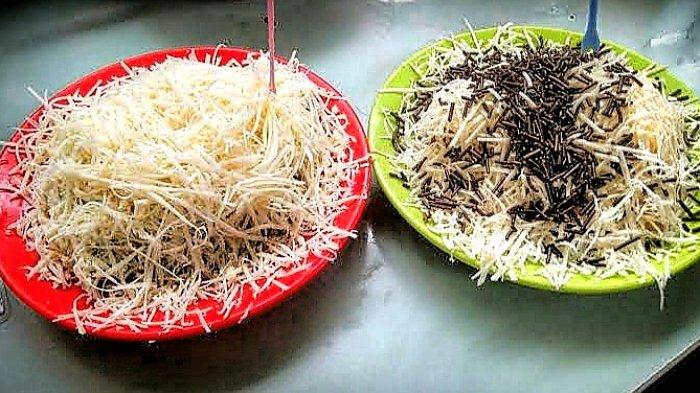 Sajian roti bakar susu keju dan roti bakar keju coklat meses khas Cafe Madtari.