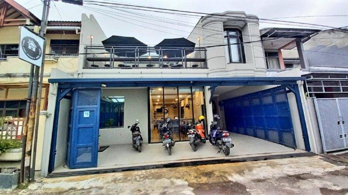 Kafe Rumah None di Jalan Taman Kopo Indah, Blok H, No 76, Kota Bandung.