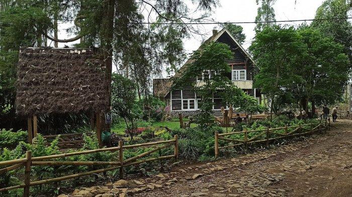 Tampak depan Rumah Pengabdi Setan di Pangalengan, Kabupaten Bandung