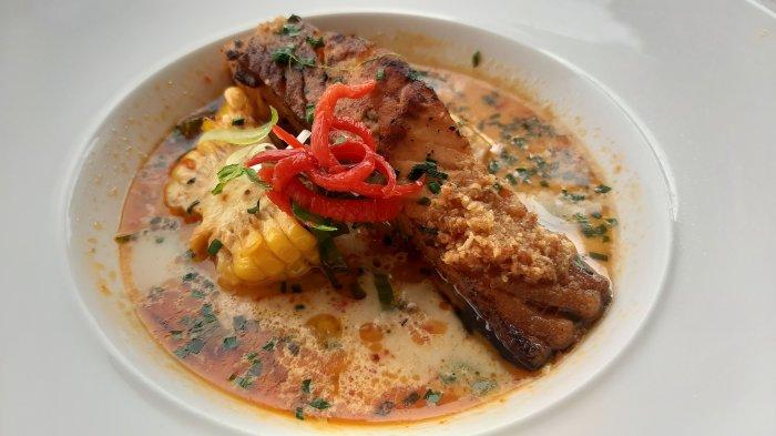 Salmon Lodeh di Oasis Bistro Aston Cirebon Hotel & Convention Center, Jalan Brigjend Dharsono, Kecamatan Kedawung, Kabupaten Cirebon