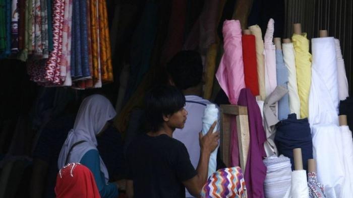 Belanja kain di Sentra Tekstil Cigondewah bisa kiloan bisa meteran