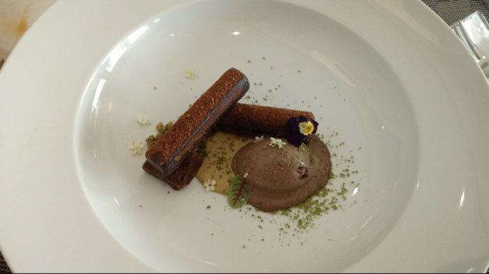 Deconstucted tiramisu di Sidewalk Resto