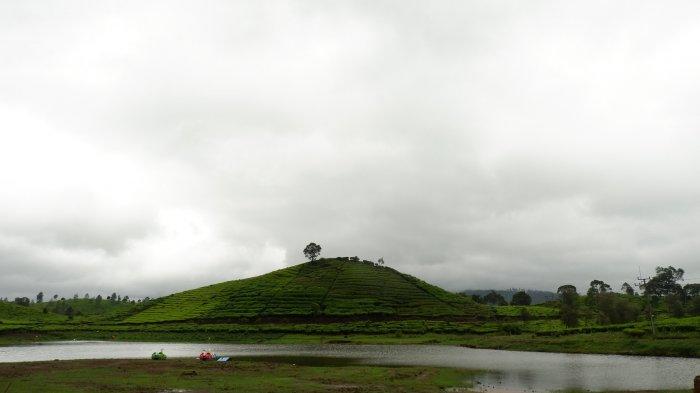 Situ Cihaniwung di Desa Santosa, Kecamatan Kertasari, Kabupaten Bandung