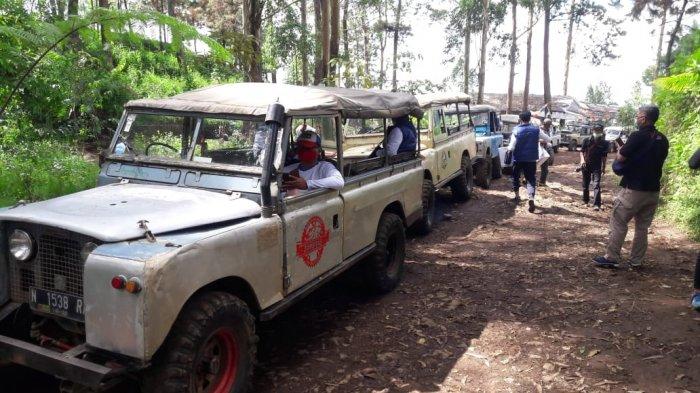 Deretan Land Rover untuk wisata off road Sukawarna-Cikole