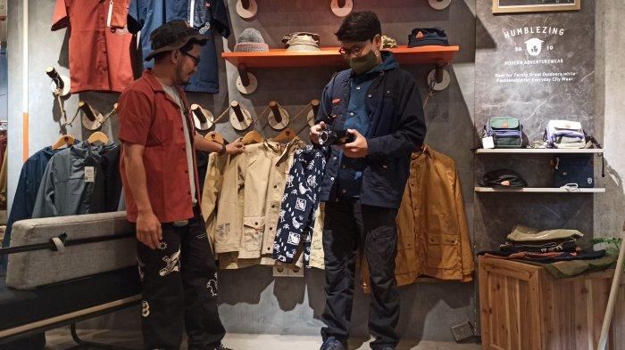 Ridho dan Rido di outlet Humblezing