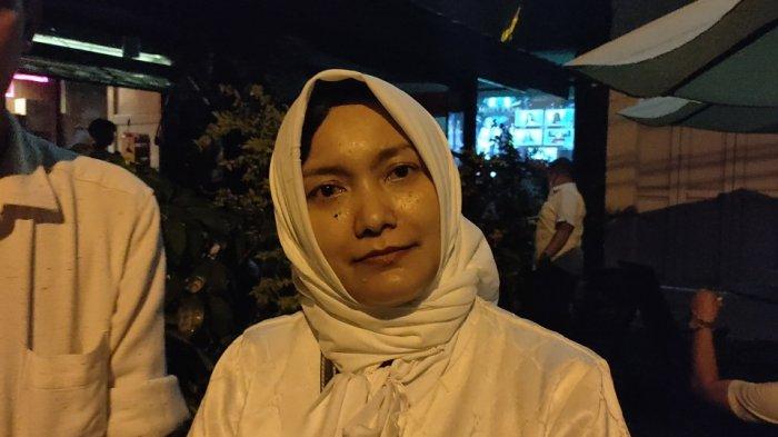 Julia Damayanti, ibunda Aura Kharisma