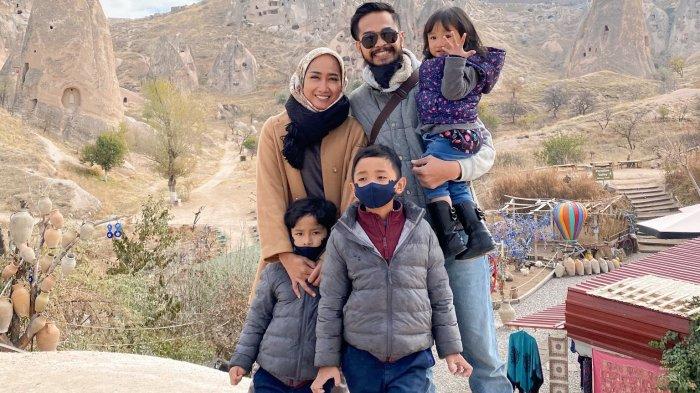 Keluarga pasangan Irvan Sovian & Reni Afriyanti pemilik Koyu Hijab
