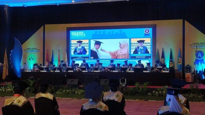 Wisuda Universitas Pasundan di Hotel Aryaduta, Bandung, Sabtu (14/11/2020)