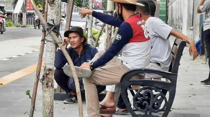 Warga bersantai di Pedestrian Sipin, Kota Jambi. Tempat ini selalu ramai dikunjungi pada sore hari