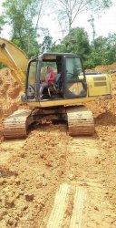 Anisa, ketua Badan Permusyawaratan Desa Pulau Raman di sela kegiatannya