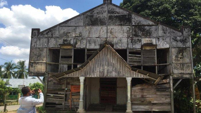Bangunan bersejarah peninggalan Belanda yang ada di Muara Tembesi, Batanghari.