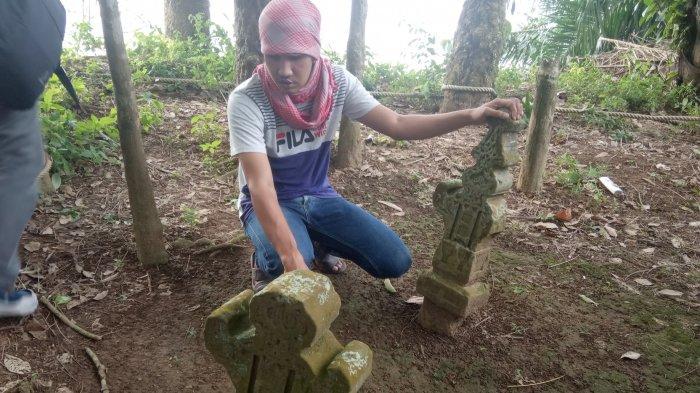 Makam keramat di Desa Sekernan, Kecamatan Sekernan, Kabupaten Muarojambi.