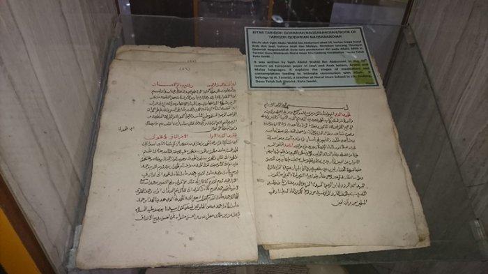 Satu Kitab koleksi di Museum Gentala Arasy