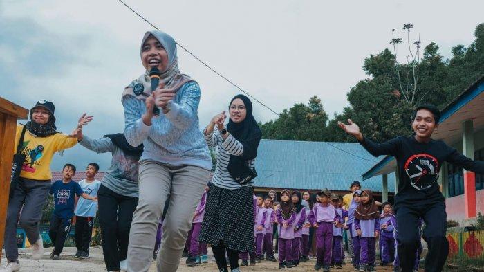 Komunitas 1000 Guru merupakan Komunitas Sosial Independen yang bergerak dalam bidang pendidikan