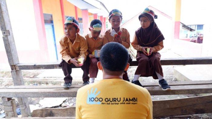 Komunitas 1000 Guru merupakan Komunitas Sosial Independen yang bergerak dalam bidang pendidikan