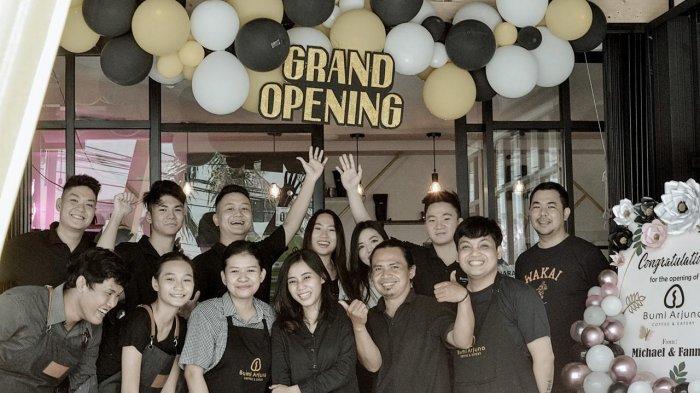 Kedai yang berlokasi di Jalan Arjuna Raya Nomor 187 Semarang Tengah Kota Semarang menyuguhkan ragam mix minuman berbahan kopi pilihan Nusantara.