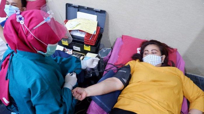 Aston Inn Pandanaran Semarang rayakan hari jadinya yang ketiga mengadakan kegiatan sosial yaitu donor darah yang bekerja sama dengan PMI Kota Semarang