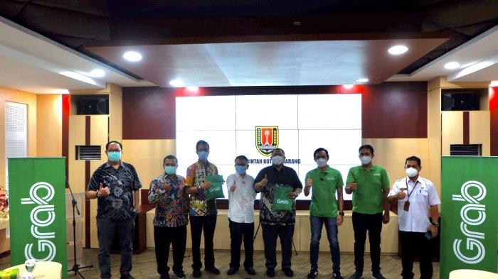 Grab dukung Pemerintah Kota Semarang tingkatkan budaya membaca dengan menghadirkan layanan GrabExpress, masyarakat dapat meminjam buku dari rumah.