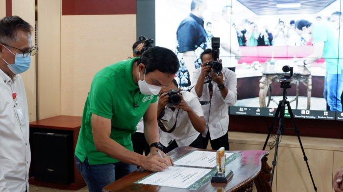 Grab dukung Pemerintah Kota Semarang tingkatkan budaya membaca dengan menghadirkan layanan GrabExpress, masyarakat dapat meminjam buku dari rumah.