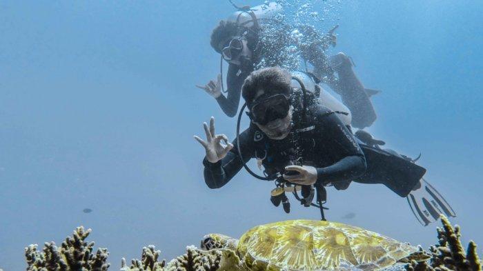 Kemenparekraf/Baparekraf dorong para pelaku usaha wisata selam di Labuan Bajo, NTT, untuk menerapkan protokol kesehatan berbasis CHSE.