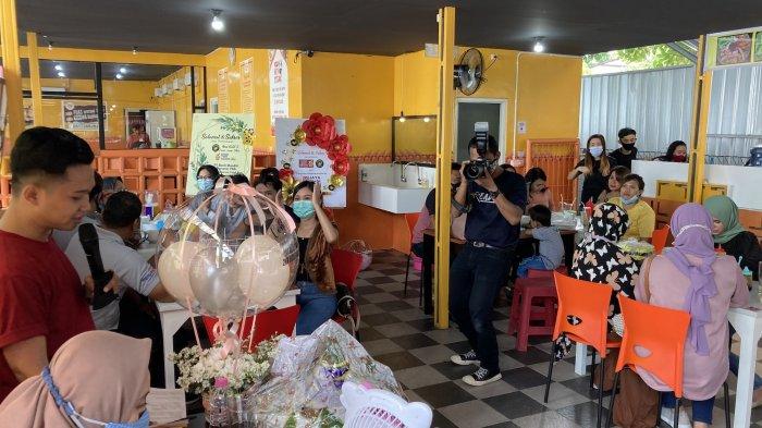 Setelah sukses memiliki usaha kuliner di Bali, Nasi Kulit Cumi-Cumi Ohio membuka cabang di Kota Semarang dan meresmikan Bakso Kuah Taichan Ohio pertamanya.