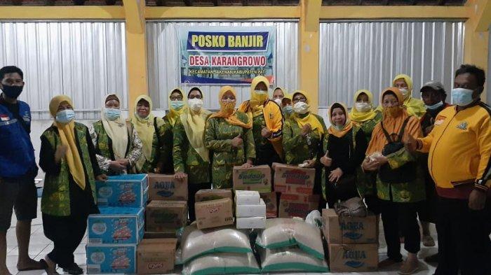 Pengajian Al Hidayah Jawa Tengah salurkan bantuan sembako bagipara korban terdampa banjir di Desa Karangrowo dan Mustokoharjo, Kabupaten Pati.