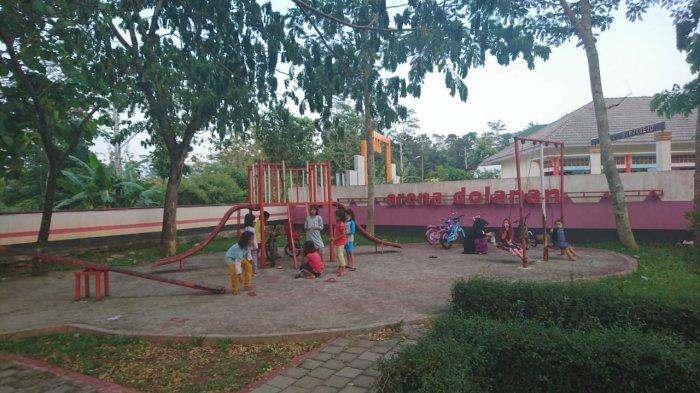 Area bermain anak di Taman Amongrogo, Jumat (2/10/2020)