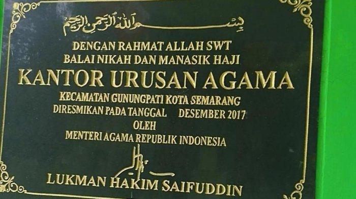 Prasasti peresmian Gedung Balai Nikah dan Manasik Haji Gunungpati.
