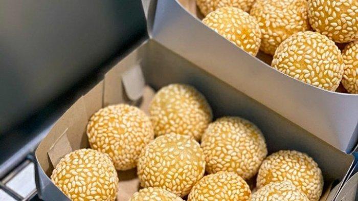 Kue Onde-Onde (@eatandcapture)