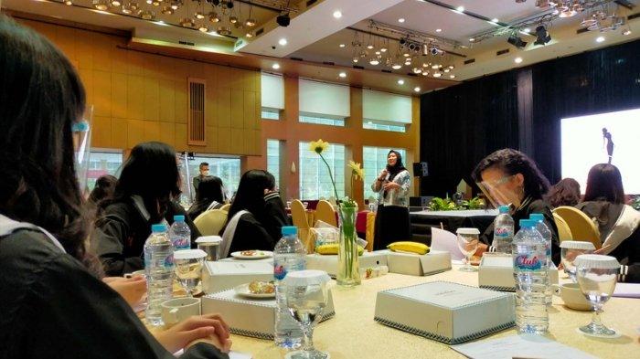 Pembekalan Grand Final Puteri Cilik dan Puteri Remaja Jawa Timur 2021 yang dikoordinir Next Management sebagai regional director di Mercure Grand Mirama Surabaya, Sabtu (27/3/2021).