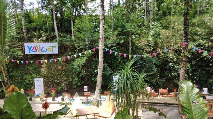 Suasana kedai Kaliwot yang berada di Dusun Sambak, Desa Sambak, Kecamatan Kajoran, Kabupaten Magelang, Jumat (26/3/2021).