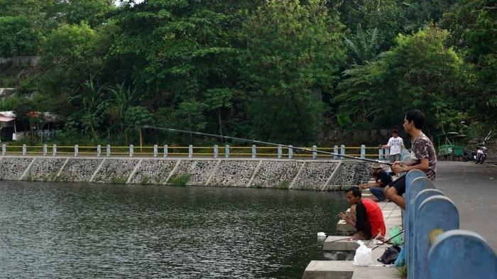 Embung Tambakboyo menjadi salah satu lokasi memancing.
