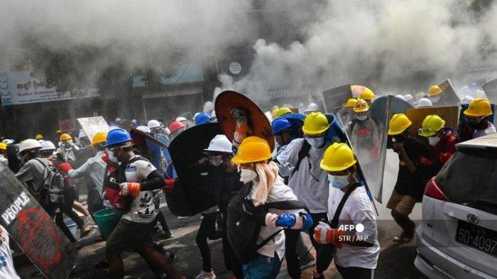 Gelombang protes menentang kudeta militer di Myanmar tidak menunjukkan tanda-tanda akan segera surut, bahkan bertambah besar.