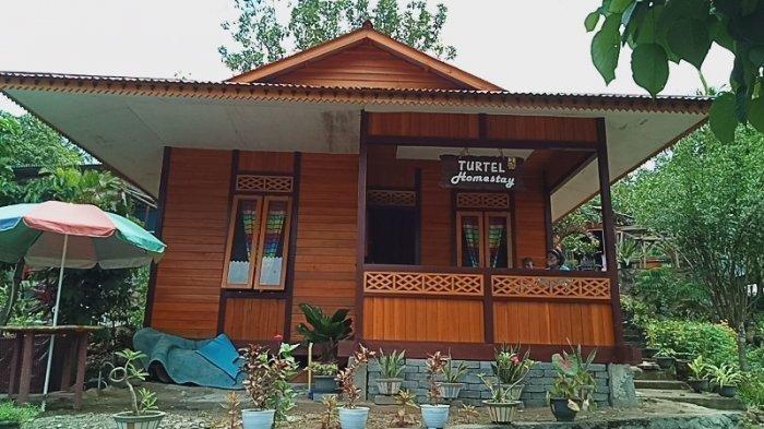 Salah satu Home Stay di jalan menuju objek wisata pantai Paal di Desa Marinsow, Kecamatan Likupang Timur, Kabupaten Minahasa Utara, Minggu (14/2/2021) sore.