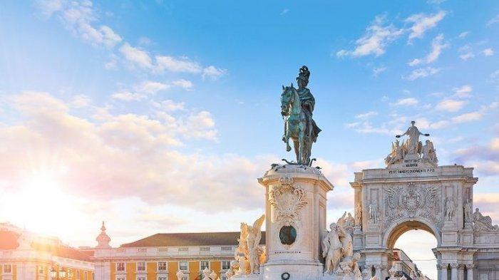 Ilustrasi Portugal - Praca do Comercio di Lisbon.