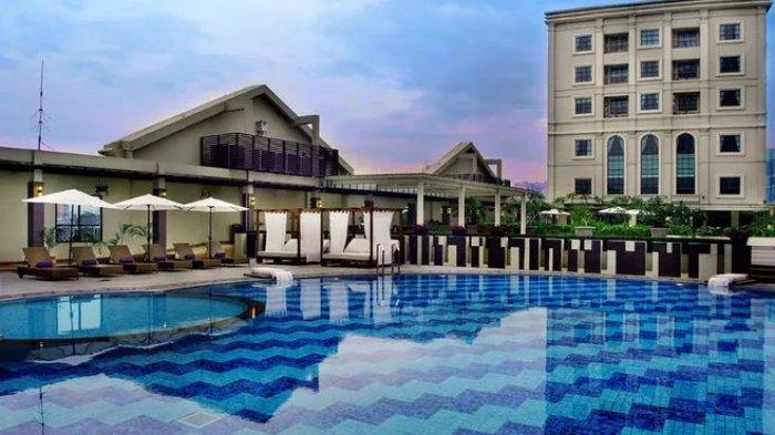Kolam Renang di Hotel Grand City Hall Medan, Kota Medan, Senin 4 Januari 2021.